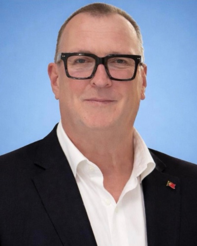 EDITED Bruce Hawker Foto Nova 2026